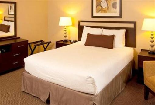фото отеля Lakeshore Inn