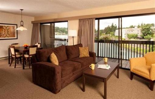 фото отеля Lakeshore Inn