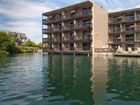 фото отеля Lakeshore Inn
