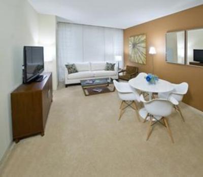 фото отеля Marriott Execustay 215 West