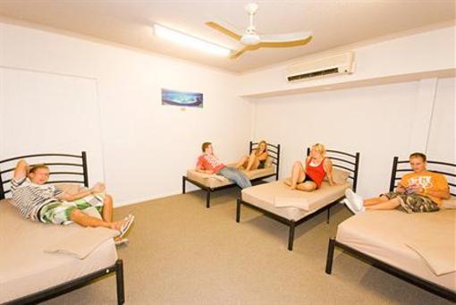 фото отеля Global Backpackers