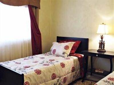 фото отеля LakeBreeze Niagara Bed & Breakfast