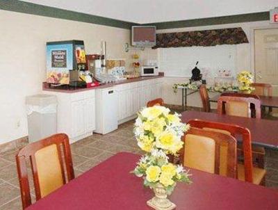 фото отеля Econo Lodge Inn & Suites Coliseum