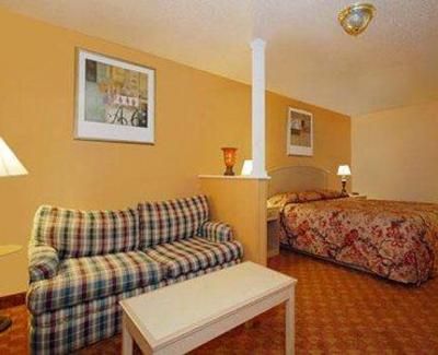 фото отеля Econo Lodge Inn & Suites Coliseum
