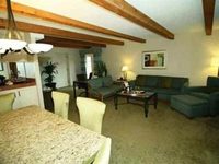 Econo Lodge Inn & Suites Coliseum
