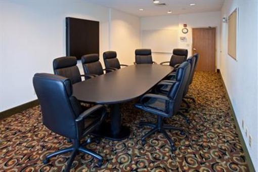 фото отеля Holiday Inn Express Hotel & Suites Shelbyville