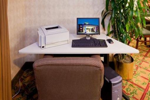 фото отеля Holiday Inn Express Hotel & Suites Shelbyville