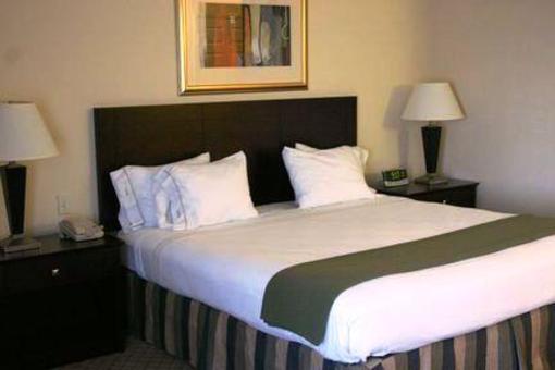 фото отеля Holiday Inn Express Hotel & Suites Carter Lake
