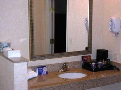 фото отеля Holiday Inn Express Hotel & Suites Carter Lake