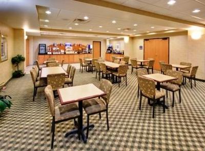 фото отеля Holiday Inn Express Hotel & Suites Carter Lake