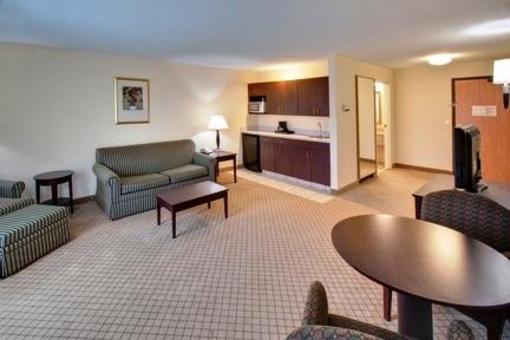 фото отеля Holiday Inn Express Hotel & Suites Carter Lake