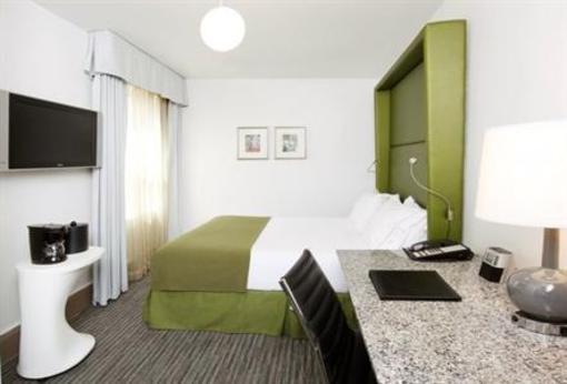 фото отеля Hotel Cass Holiday Inn Express
