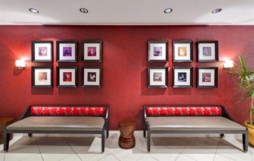 фото отеля Hotel Cass Holiday Inn Express