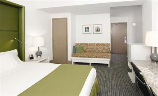 фото отеля Hotel Cass Holiday Inn Express