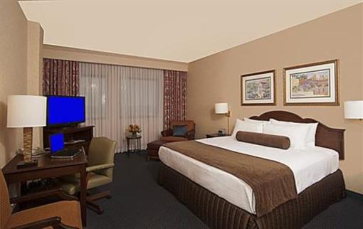 фото отеля Crowne Plaza San Antonio Riverwalk