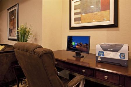 фото отеля Holiday Inn Express Cleveland Oakwood Village