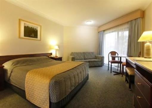 фото отеля Quality Inn Charbonnier Hallmark