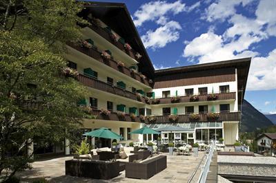 фото отеля Familienhotel Scesaplana