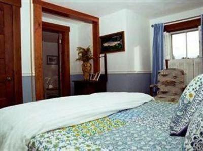 фото отеля Follansbee Inn on Kezar Lake