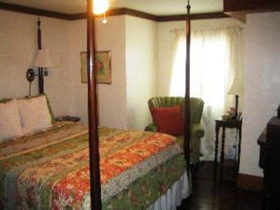 фото отеля Follansbee Inn on Kezar Lake