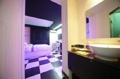 фото отеля Black Hole Hotel