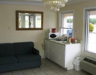 фото отеля Red Carpet Inn Unadilla