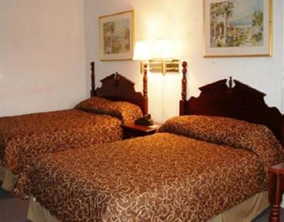 фото отеля Red Carpet Inn Unadilla