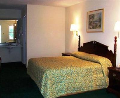 фото отеля Red Carpet Inn Unadilla