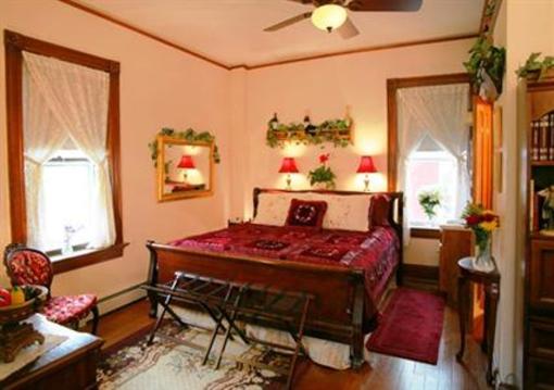 фото отеля Brick Inn Bed and Breakfast