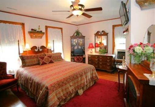 фото отеля Brick Inn Bed and Breakfast
