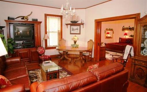 фото отеля Brick Inn Bed and Breakfast