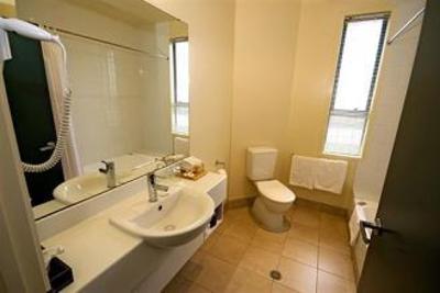 фото отеля Ventura Inn & Suites Hamilton