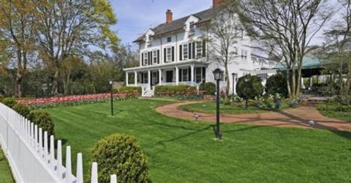 фото отеля The Hedges Inn