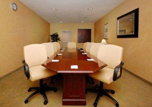 фото отеля Comfort Suites Delavan