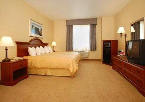 фото отеля Comfort Suites Delavan