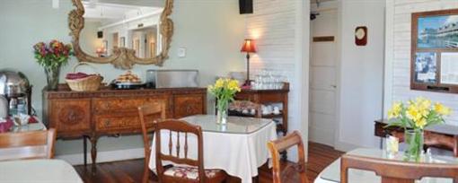 фото отеля First Colony Inn