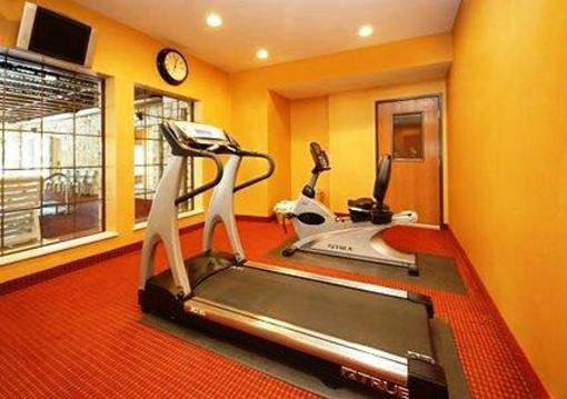 фото отеля Comfort Suites Near Seaworld