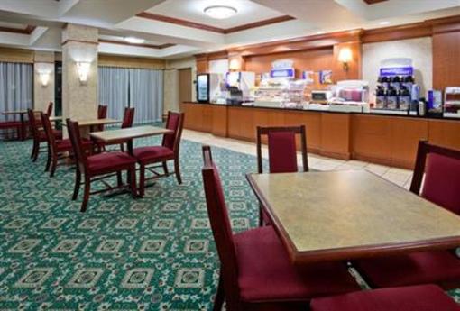 фото отеля Holiday Inn Express New Berlin