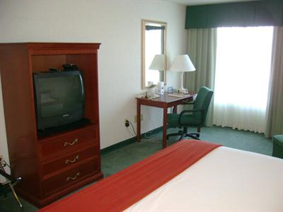 фото отеля Holiday Inn Express New Berlin