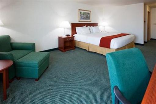 фото отеля Holiday Inn Express New Berlin