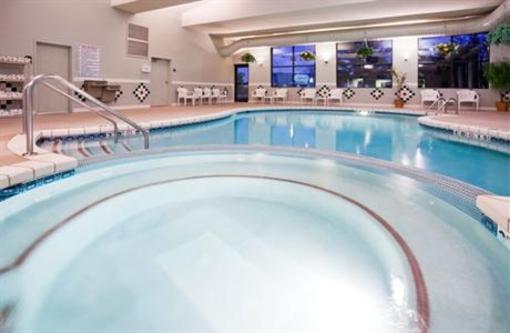 фото отеля Holiday Inn Express New Berlin