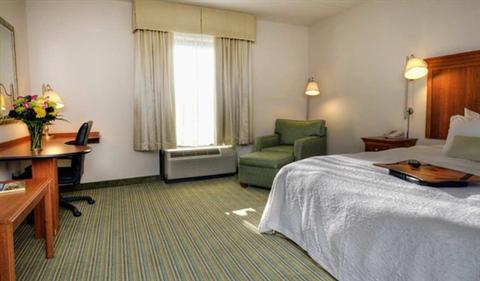 фото отеля Hampton Inn Wilmington-University Area/Smith Creek Station
