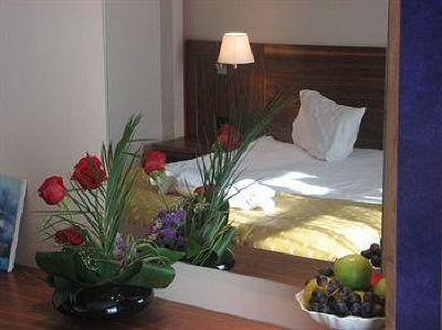 фото отеля Phoenicia Express Hotel
