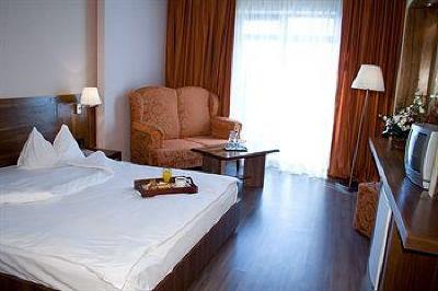 фото отеля Phoenicia Express Hotel
