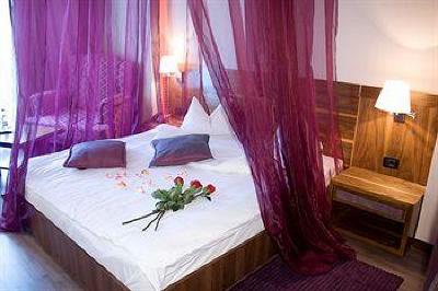 фото отеля Phoenicia Express Hotel