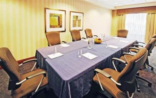 фото отеля Holiday Inn Express Hotel & Suites Brampton