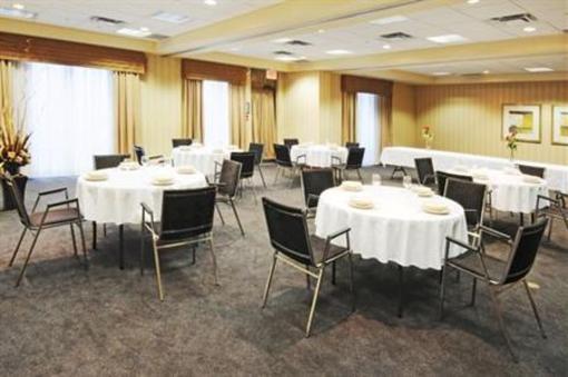 фото отеля Holiday Inn Express Hotel & Suites Brampton