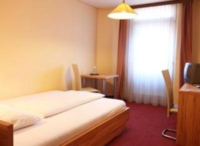 фото отеля Hotel Garni Schwarzer Adler