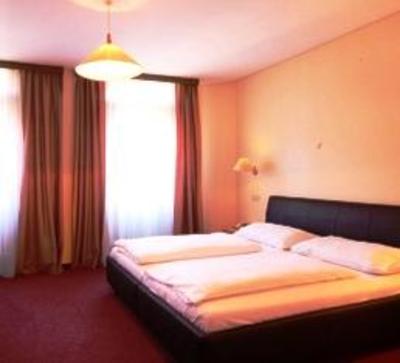 фото отеля Hotel Garni Schwarzer Adler