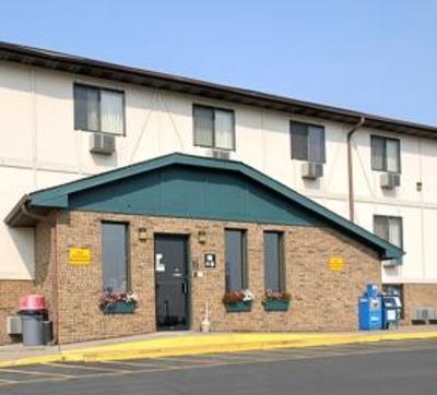 фото отеля Super 8 Motel Clinton (Iowa)